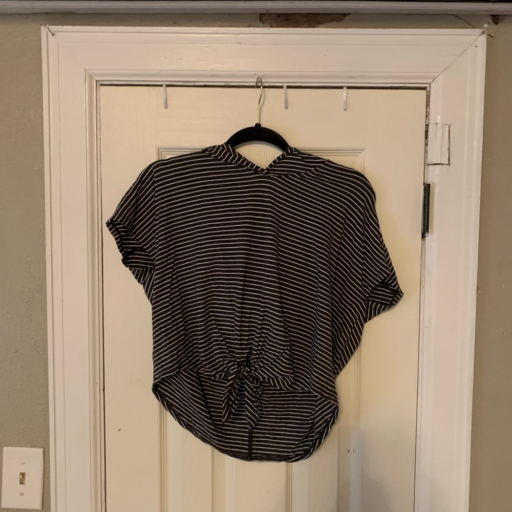LuluLemon hooded workout crop